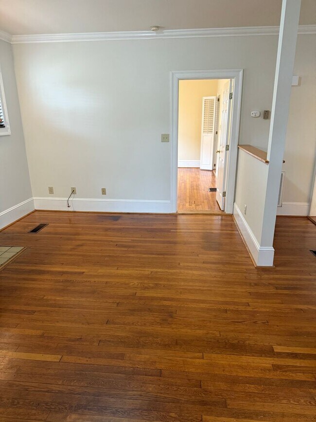 Foto del edificio - Spacious 1 Bedroom Duplex Convenient to Do...