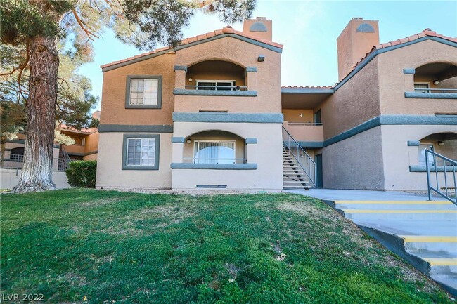 Building Photo - 221 Mission Catalina Ln