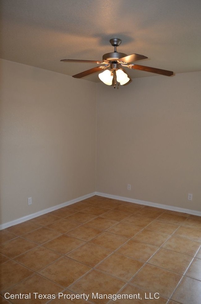 Building Photo - 1512 Nicholas Cir