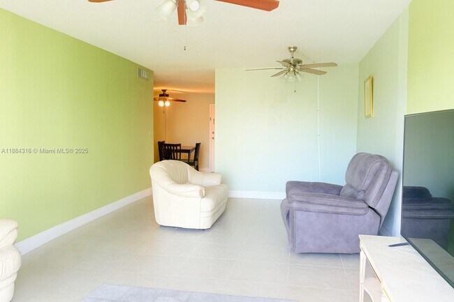 Foto del edificio - 1465 NE 123rd St