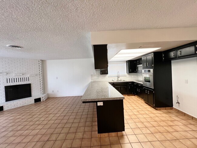 Building Photo - 9420 Max Dr