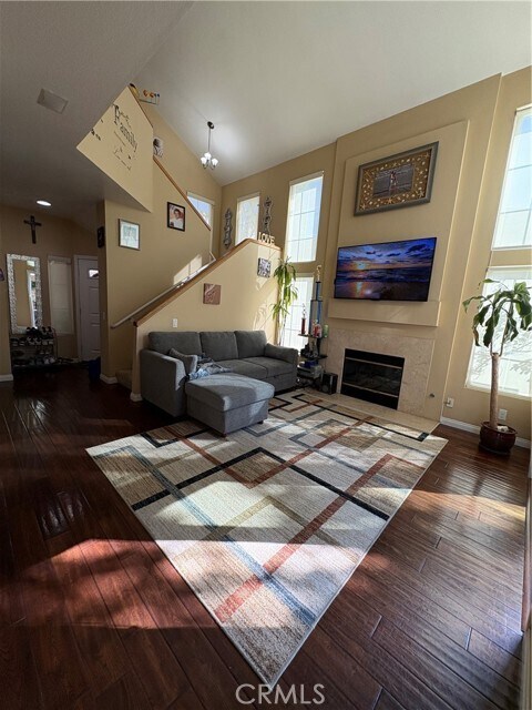 Foto del edificio - 8215 E Oak Ln