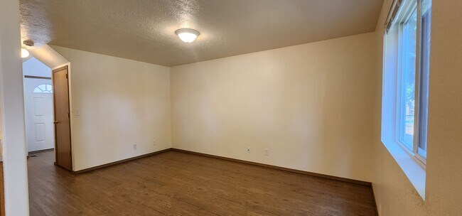 Building Photo - 459-Keizer Duplexes