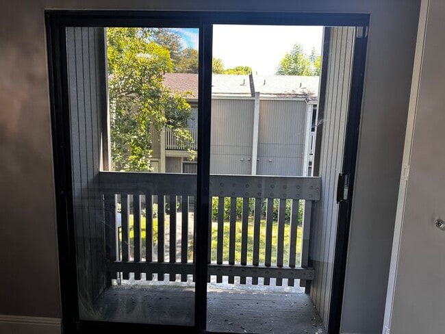 Building Photo - Charming 2-Bedroom Condo with Fireplace & ...
