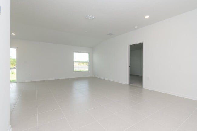 Building Photo - 2442 McKinley Dr