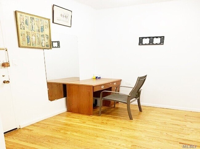 Foto del edificio - 143-40 Roosevelt Ave