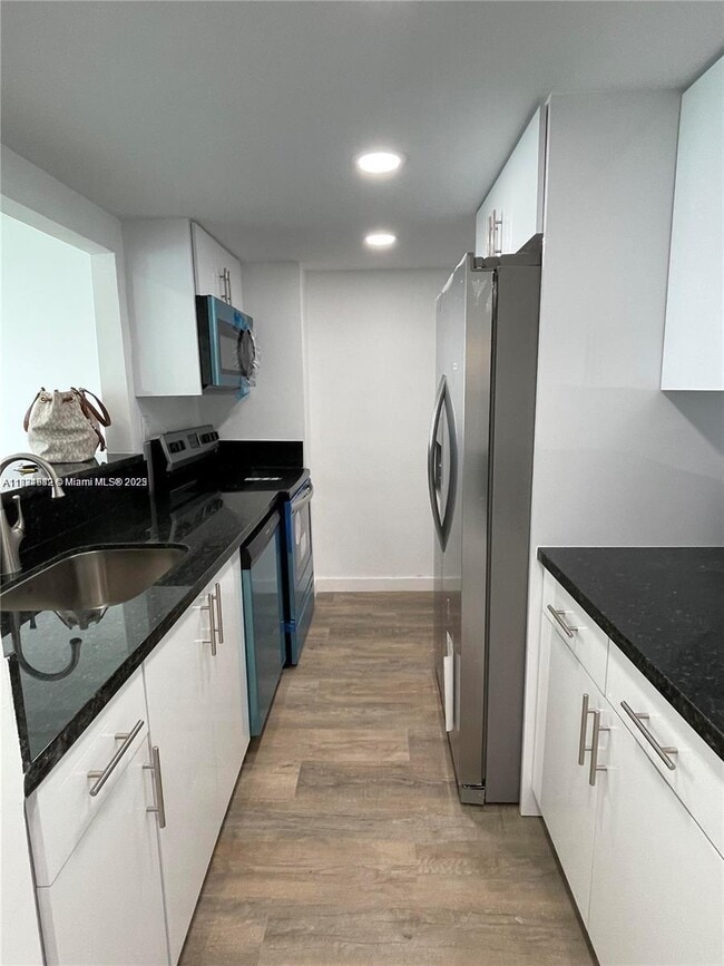 Building Photo - 7545 E Treasure Dr