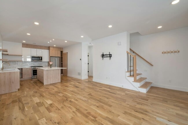 Building Photo - 12 Washington St