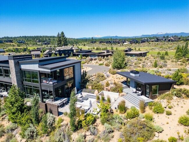 Building Photo - Contemporary Fully Furnished Four Bed Four Bath Masterpiece in Tetherow