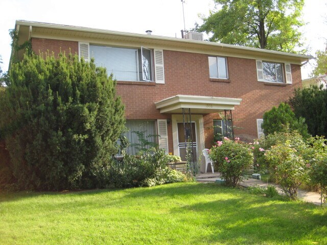 Exterior - 1586 E Blaine Ave