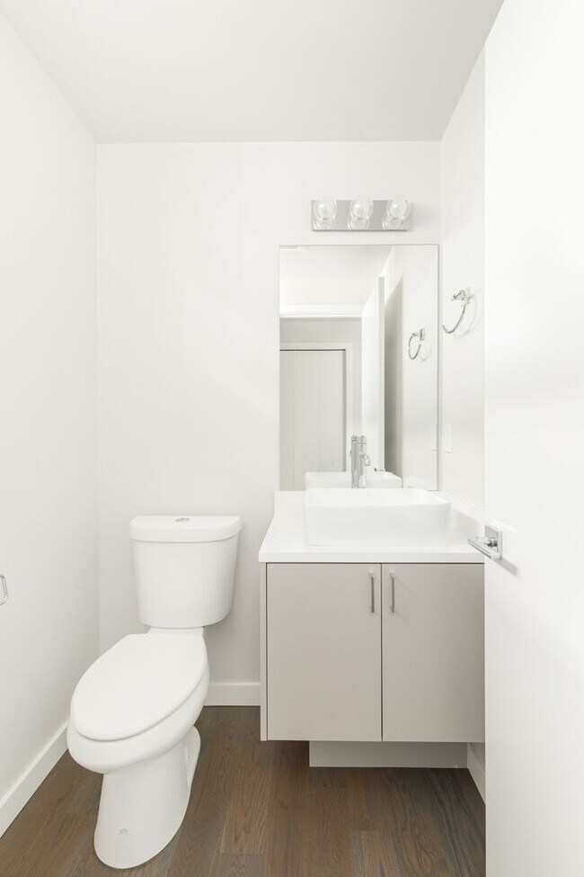 Foto del edificio - Luxury Meets Chic - 4 Bedroom East of Market