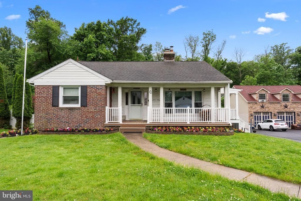 Primary Photo - 1460 Corry Ave