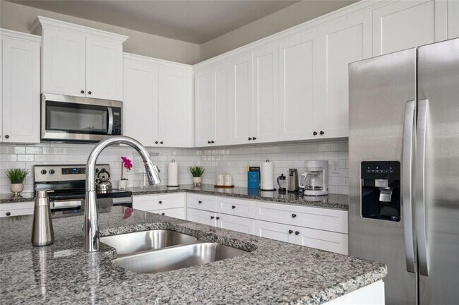 Foto del edificio - 7126 Chara Ln