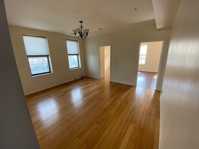 Building Photo - 63-65 W 21st St