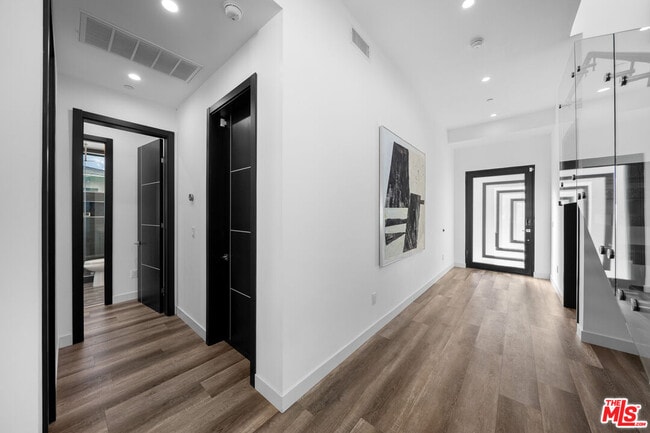 Foto del edificio - 5812 Willis Ave