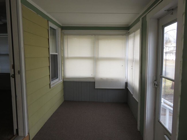 Building Photo - 105 Wilbur St