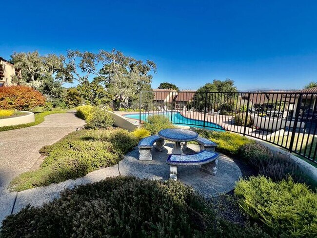 Foto del edificio - PRICE REDUCTION!! Golden Oaks Ocean View C...