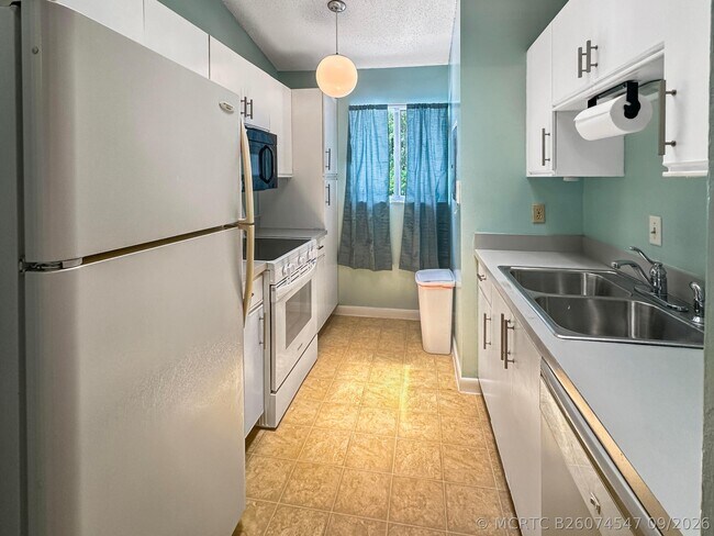 Building Photo - 5747 Deer Run Dr