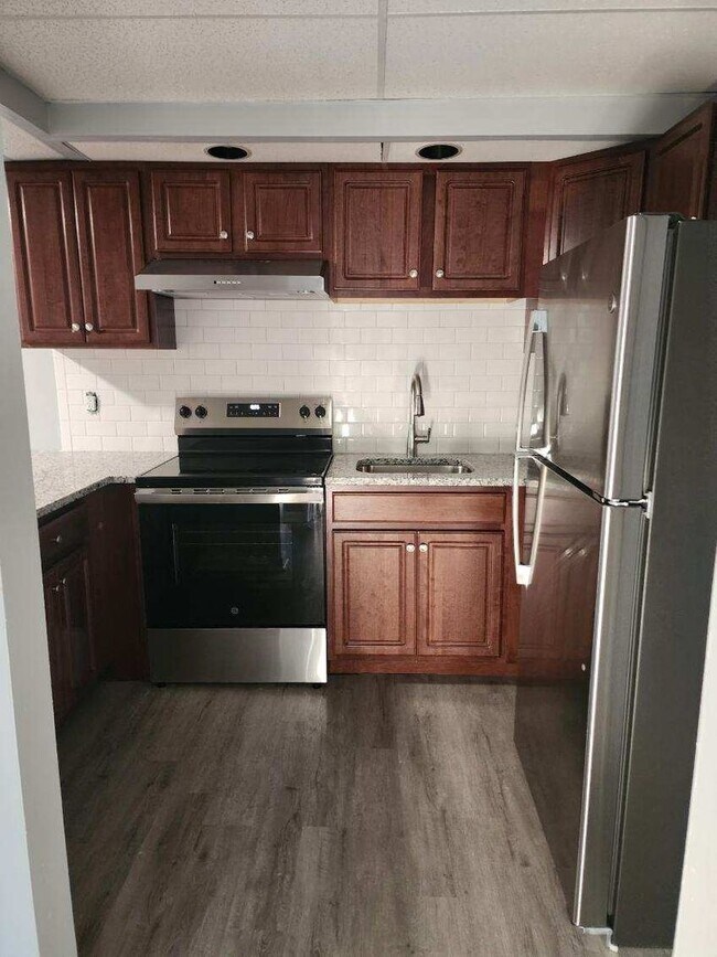Foto del edificio - Renovated 1-Bedroom Apartment in Troy – Pe...