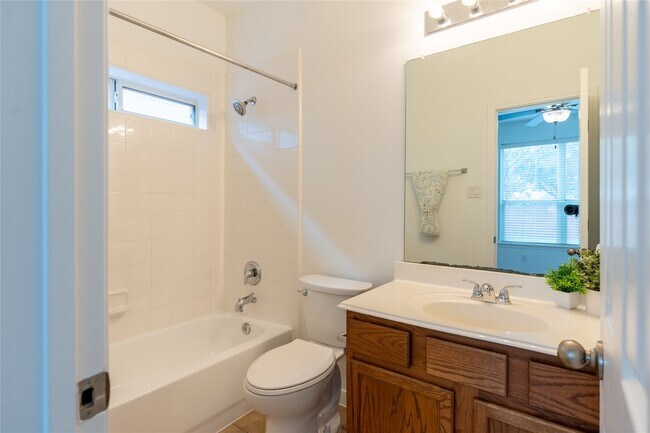 Foto del edificio - 2109 Auburn Shores Dr