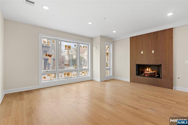 Foto del edificio - 45 Lincoln Ave