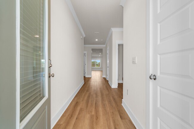 Building Photo - 1009 Hayward Lp