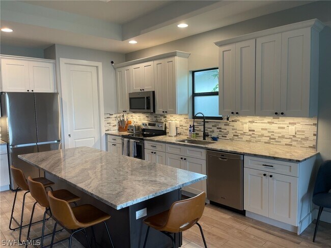 Foto del edificio - 3128 Woodside Ave