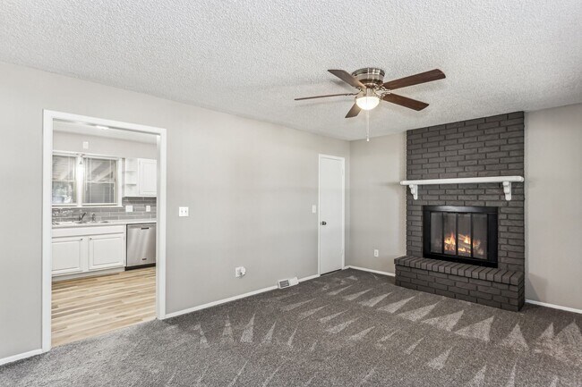 Building Photo - Spacious 3-Bedroom Home for Rent with Basement and Garage!