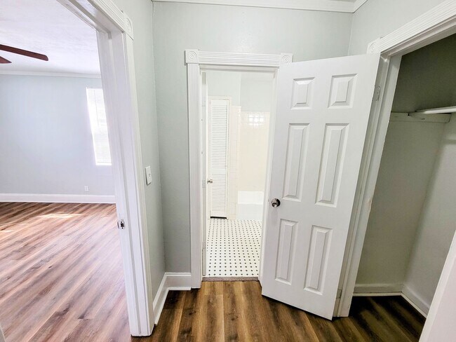 Building Photo - Irresistible Single Family Home | 3 BR/2BA | In Jacksonville