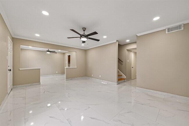 Foto del edificio - 6649 De Moss Dr