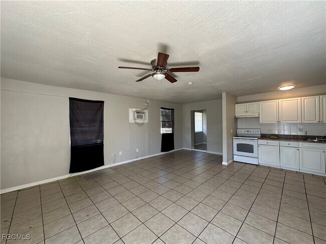Foto del edificio - 2210 Cantor Ln