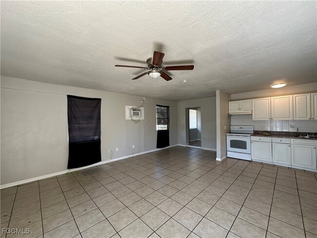 Building Photo - 2210 Cantor Ln
