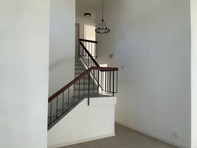 Foto del edificio - Stunning Remodeled 4 bedroom Hercules Home