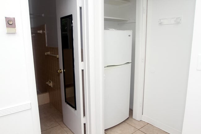 Building Photo - 728 SE 19th Ave