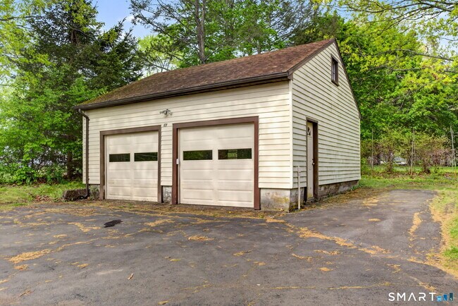 Foto del edificio - 121 Cherry Hill Rd