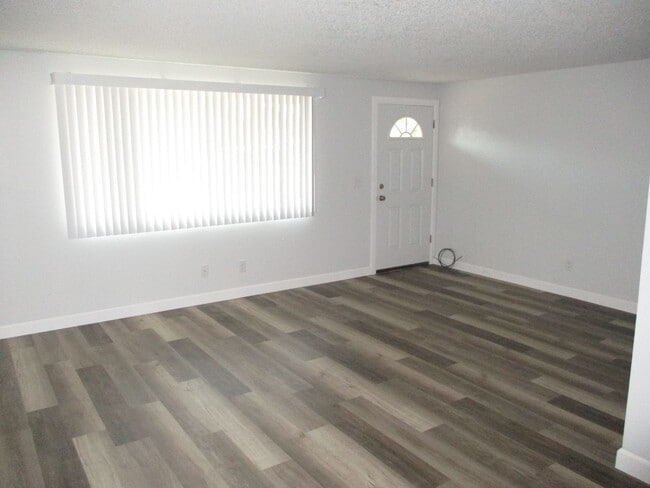 Building Photo - 18-4