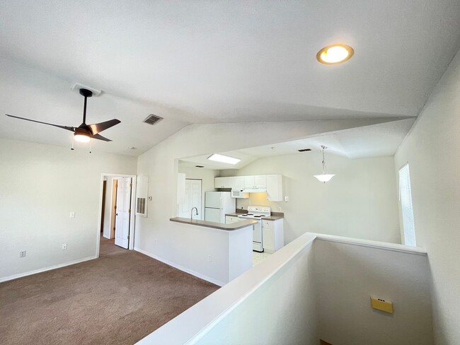 Building Photo - 1 Bedroom / 1 Bath Condo in Gated Communit...