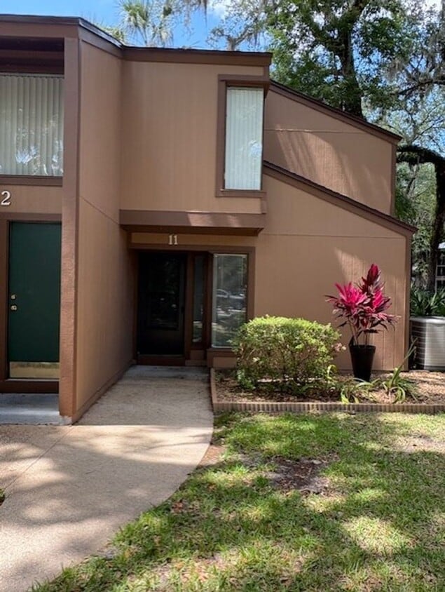 Primary Photo - Quiet 3 bedroom, 2 bath home located in th...