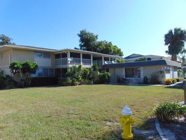Building Photo - 3075 Los Altos Dr