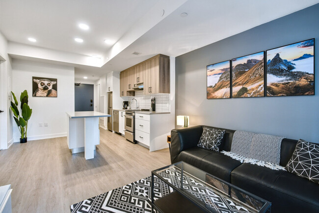 Building Photo - 90 Champagne Ave S
