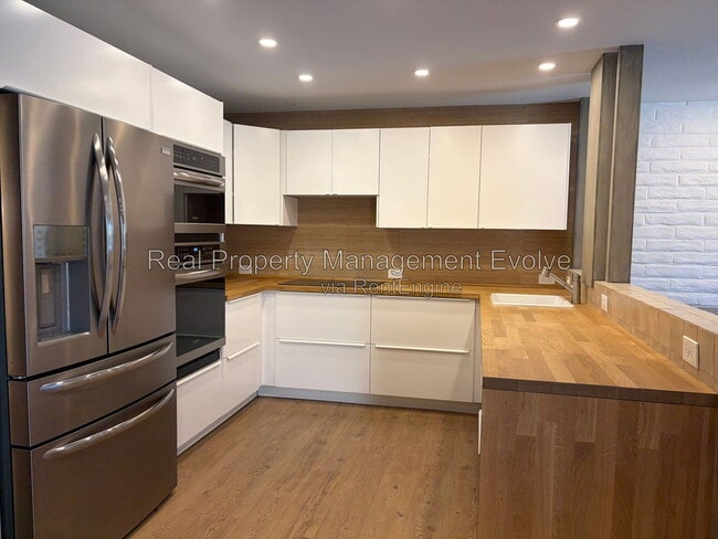 Building Photo - 7401 E Northland Dr
