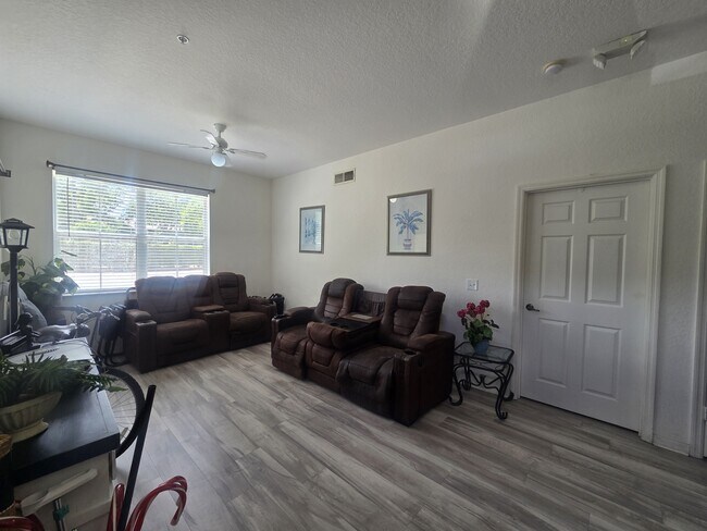Foto del edificio - 4013 Venetian Bay Dr