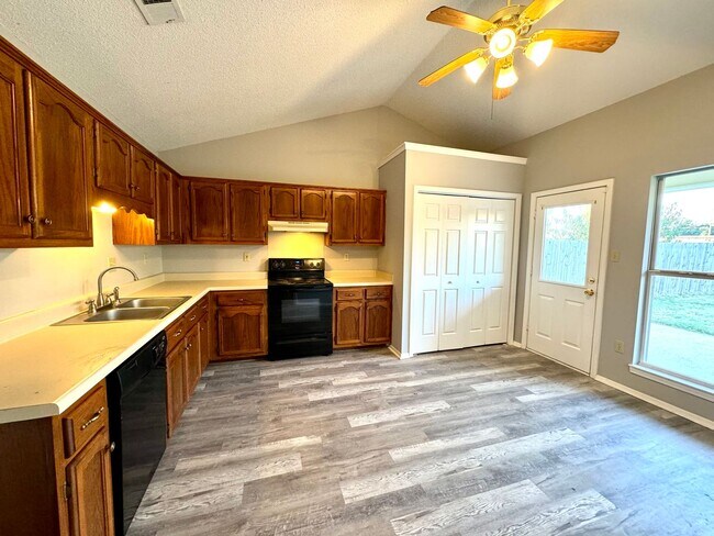Foto del edificio - ****JUST REDUCED****10492 Carrington, Oliv...
