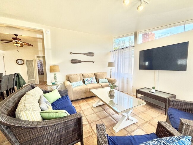 Building Photo - 207 Rossmore- MFR