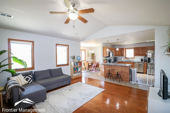 Building Photo - 416 Stone Grove Dr