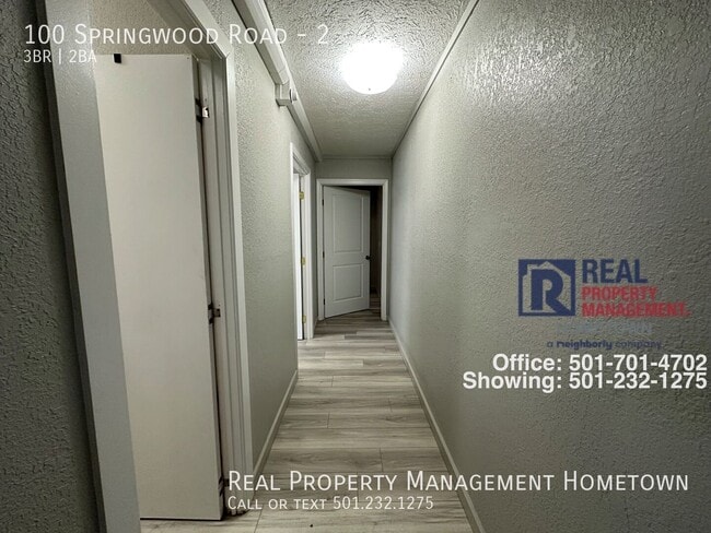 Foto del edificio - 100 Springwood Rd