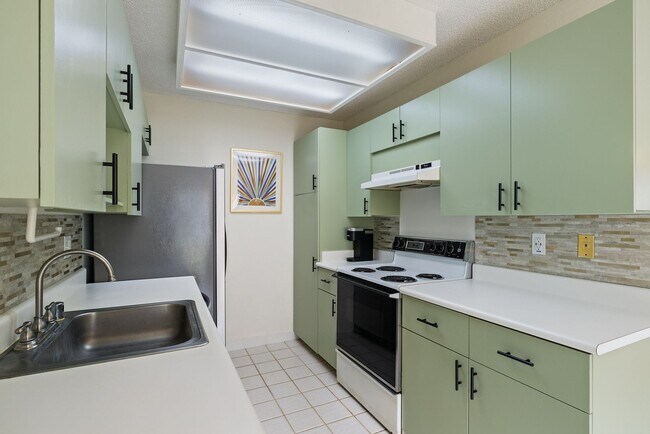 Foto del edificio - Pet Friendly - 2 bed /1 bath covered parki...