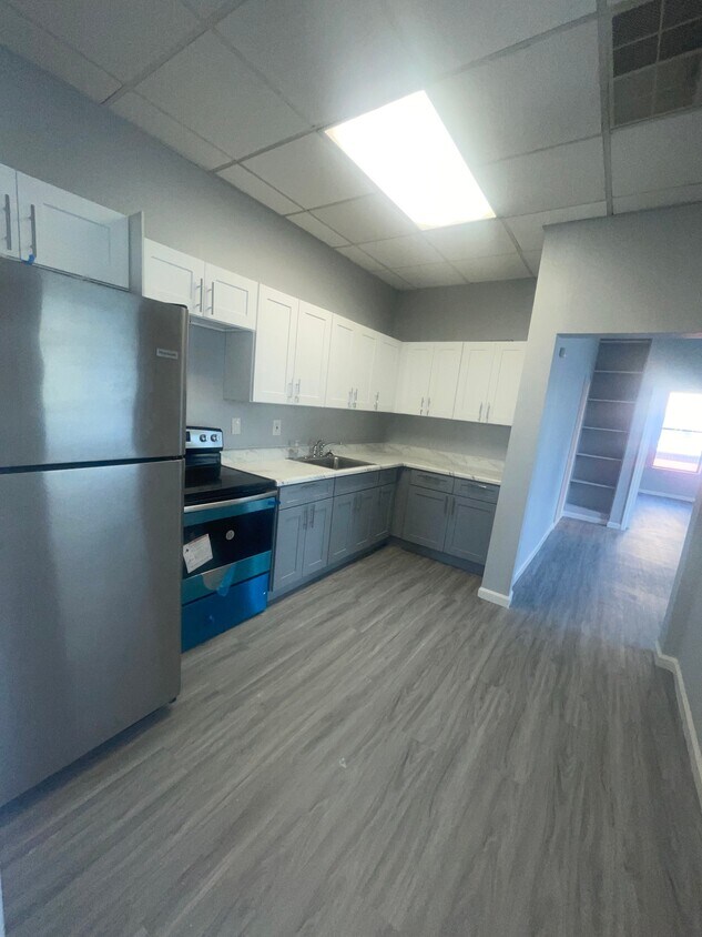 Kitchen - 318 Martin Luther King Jr Dr