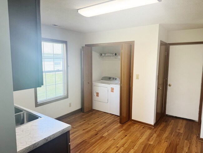Building Photo - 3106