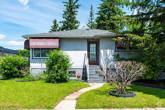 Building Photo - 1404 Edmonton Trl